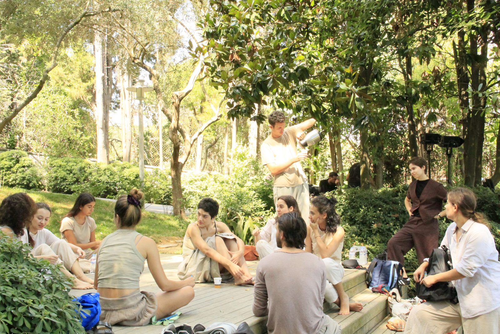 A group seated under the trees listening, Serralves em Festa